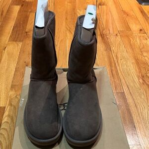 Ugg Women Classic Short II Boot Size 10. Color Burnt Cedar